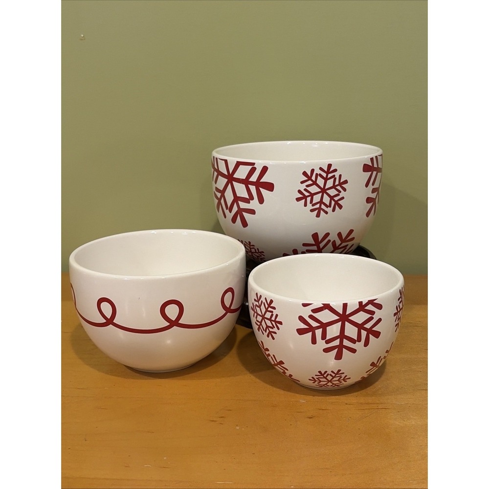 Crate & Barrel 3 Piece Nesting Bowl Set White with Red Snowflakes Holiday Winter